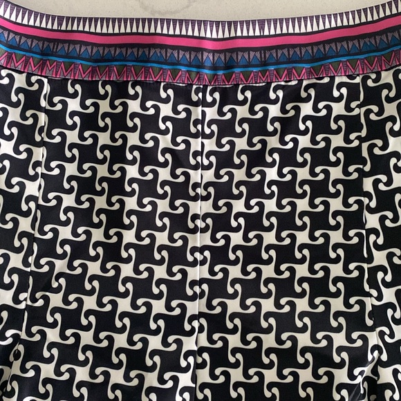 MackenzieMode Black/White Print Mini Skirt - US Size 4/AUS Size 8 - Picture 14 of 16